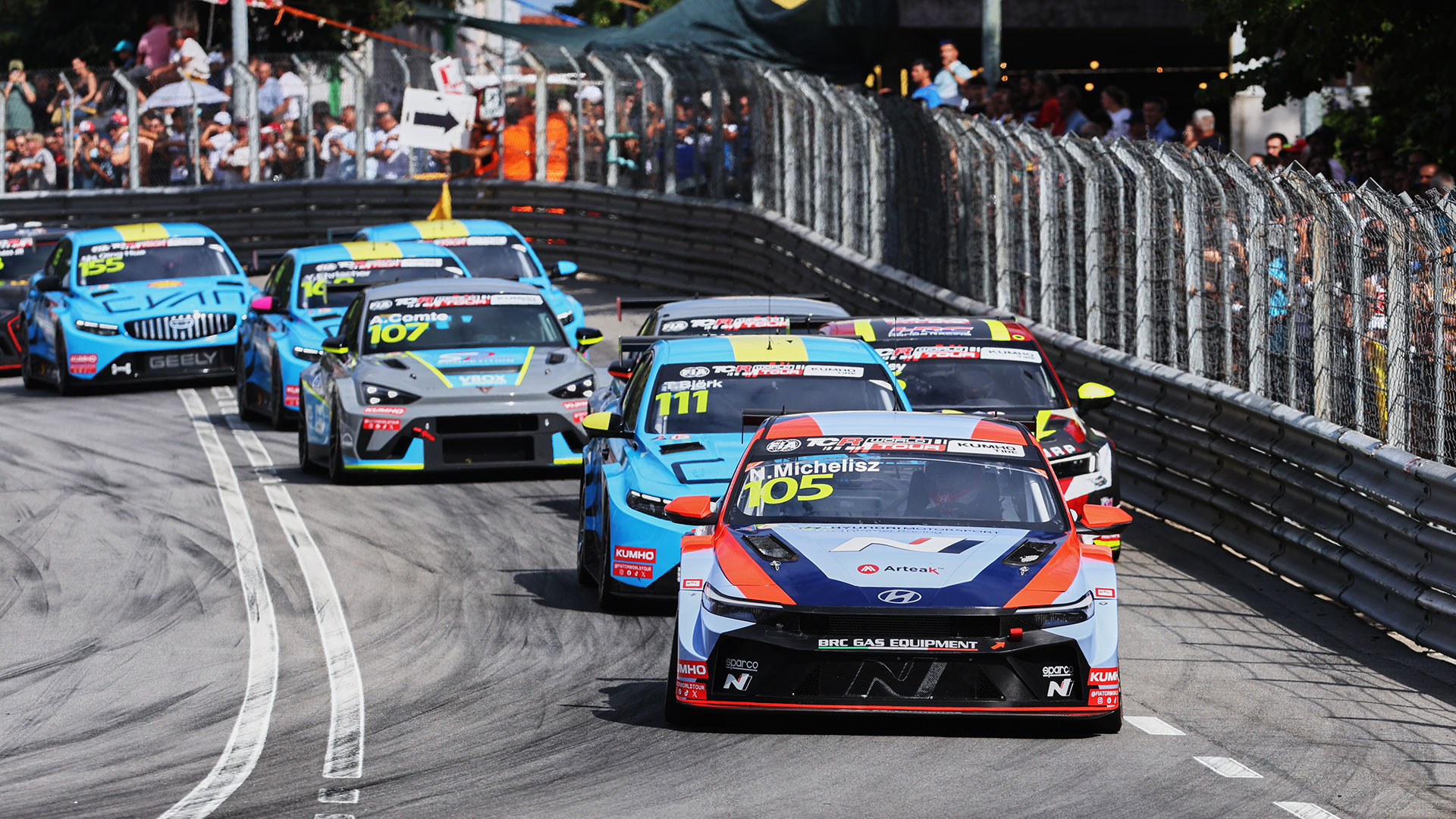 2026 TCR 월드투어 포르투갈 대회에서 주행 중인 현대 엘란트라 N TCR